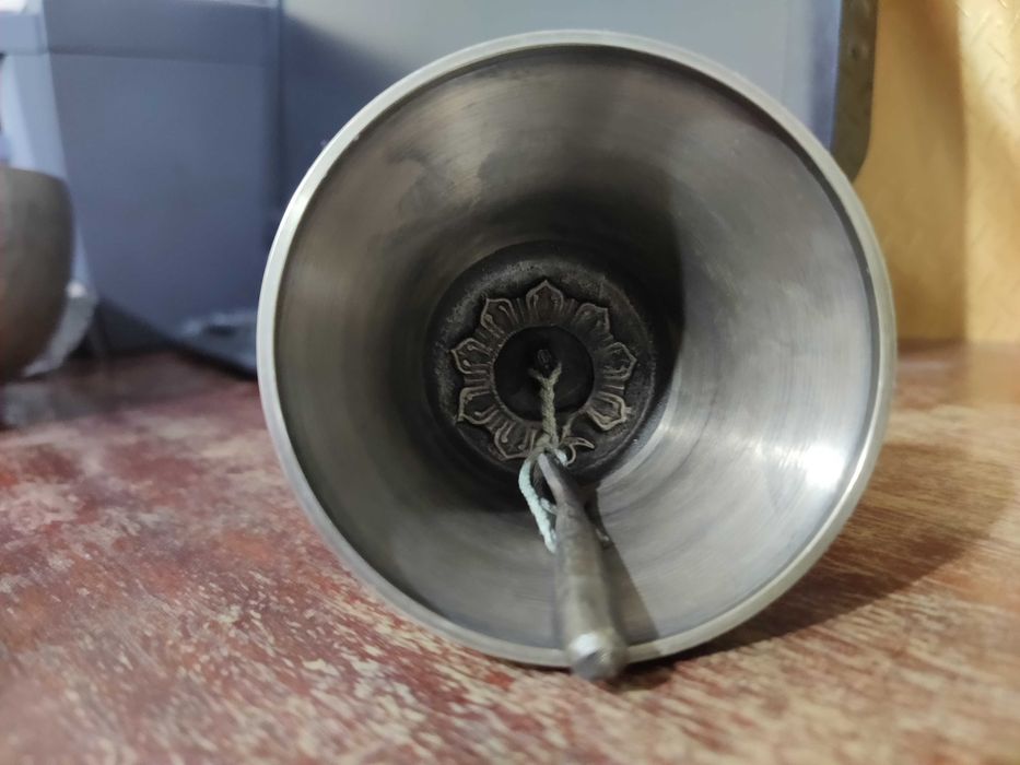 Поющие чаши, колокол