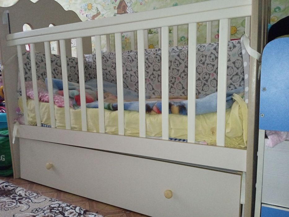 Продам детские кровати, коляски