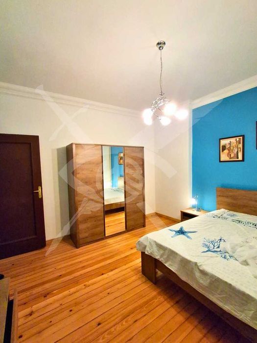 Дава се под наем Четиристаен апартамент в София, Център - 120 кв.м за 1545.81 € - Снимка #1