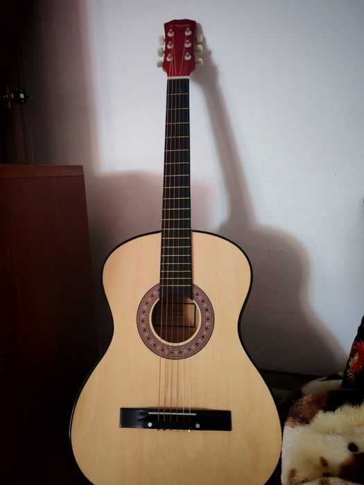 Гитара сатылады  жана