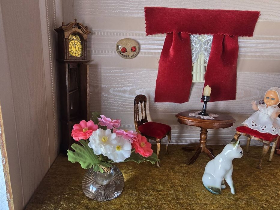 Обемна  ретро картина с дървена рамка