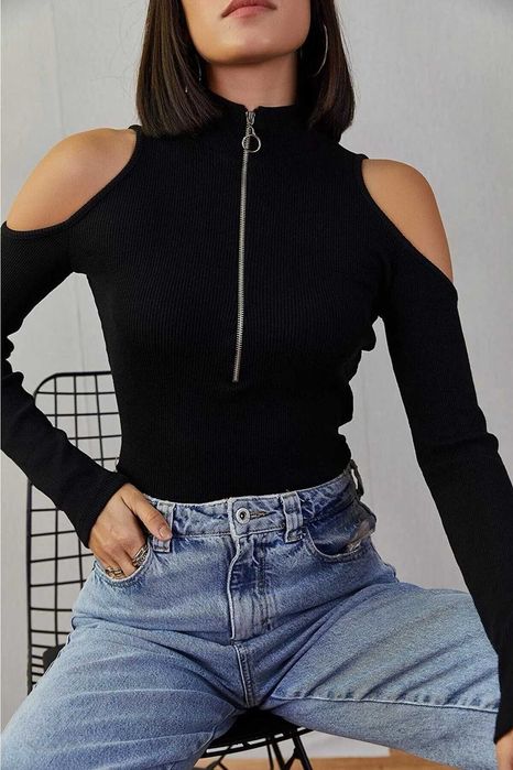 Новый Лонгслив в рубчик с открытыми плечами