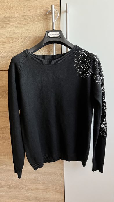 Продаю платья, кофты. Всё новое