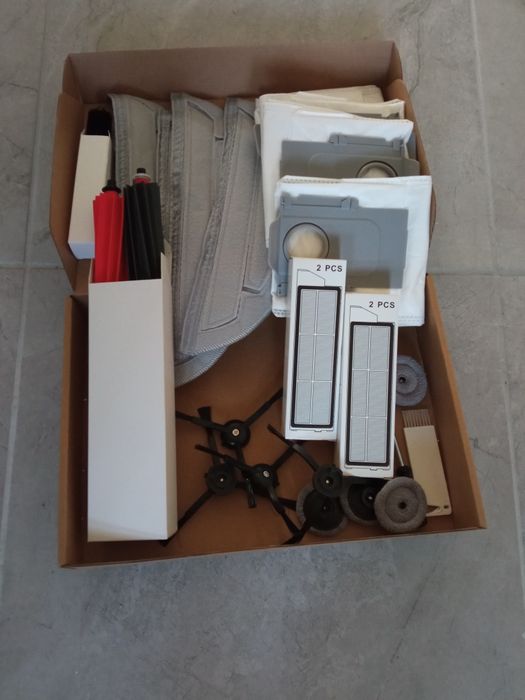 Roborock S8 MaxV Ultra , комплект аксесоари , консумативи