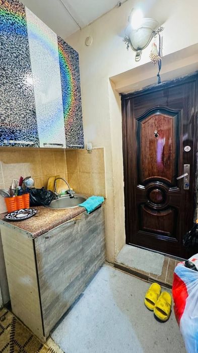 2/3/4. Дом - бывшее общежитие, 35 м². Спутник 4 (Сергели). Метро 400 м
