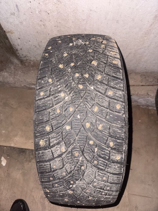 Продам зимние покрышки R18