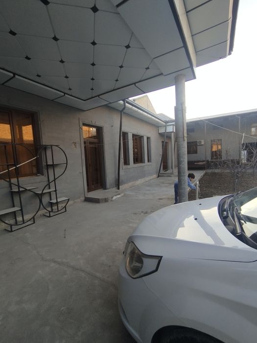 Yangi qurilgan 3.5 sotihli xovli sotiladi. Xonalar soni 6 ta. s/uz 2