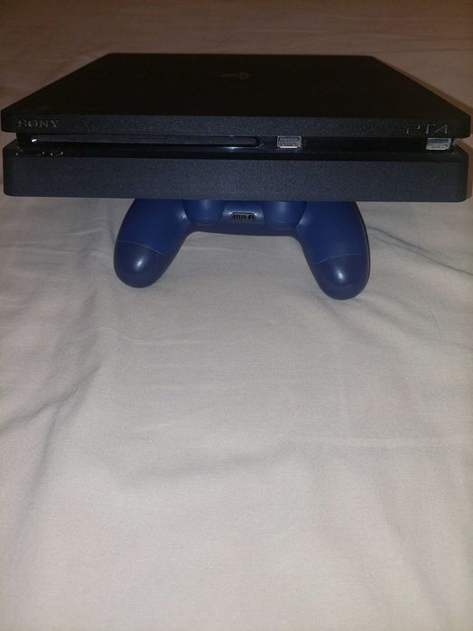 De vanzare playstation 4 slim , stare buna