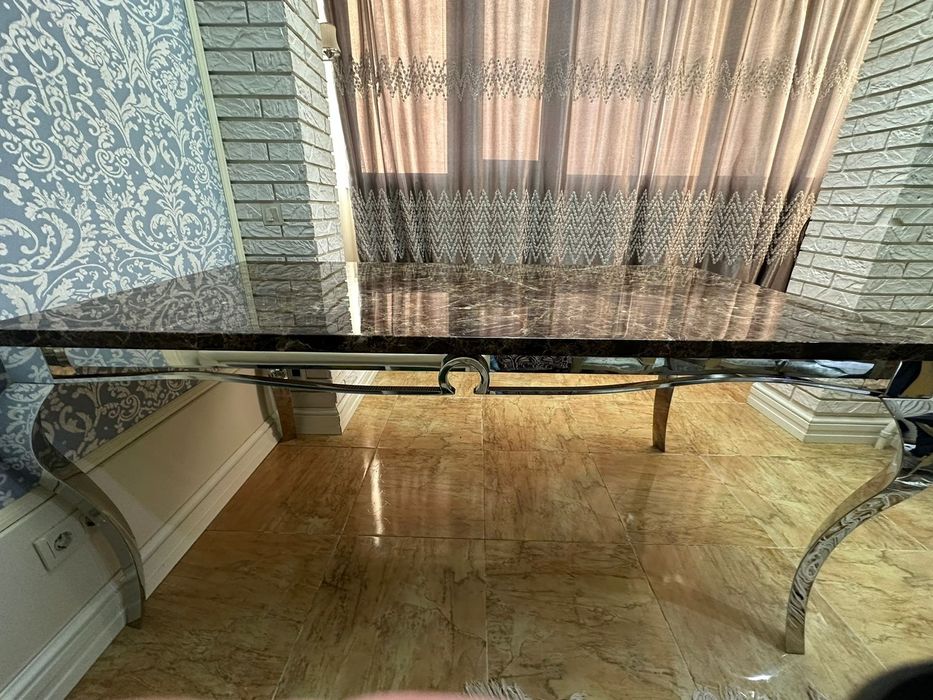 Срочно продам мраморный стол