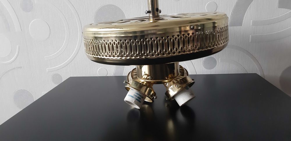 Полилеи за таван