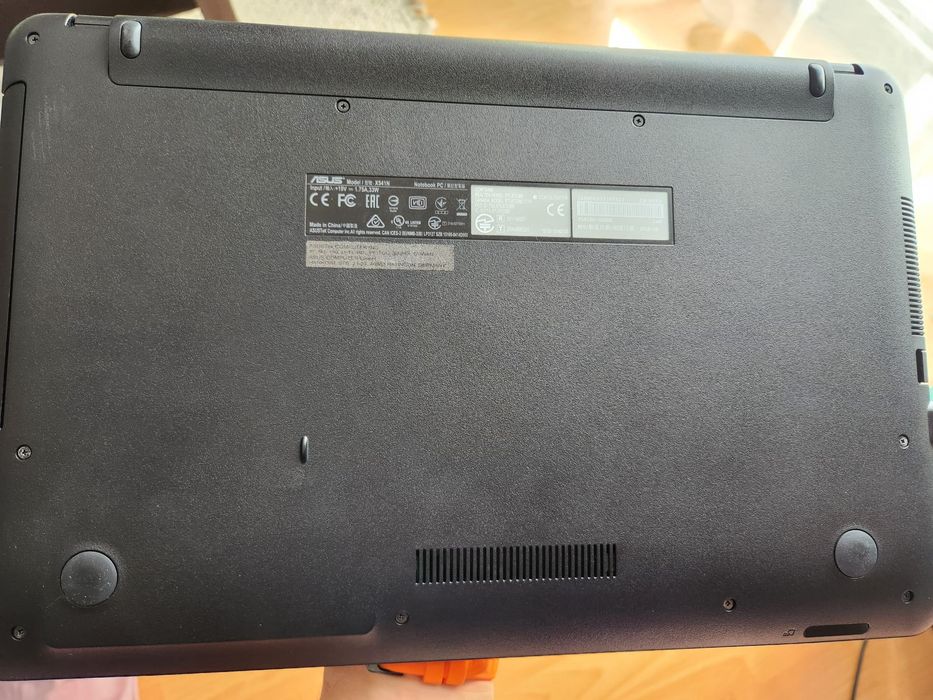 Vand laptop Asus Vivobook
