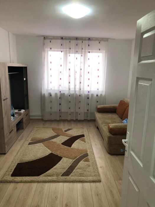 Inchiriez garsoniera