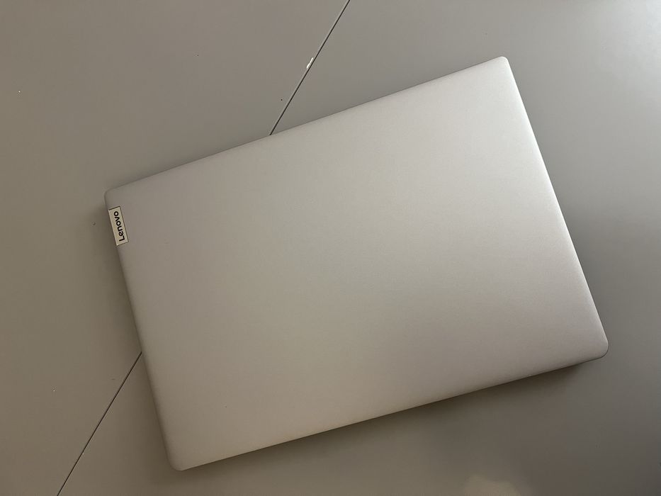 Lenovo Ideapad 3 , Ryzen 7-5700, 17”
