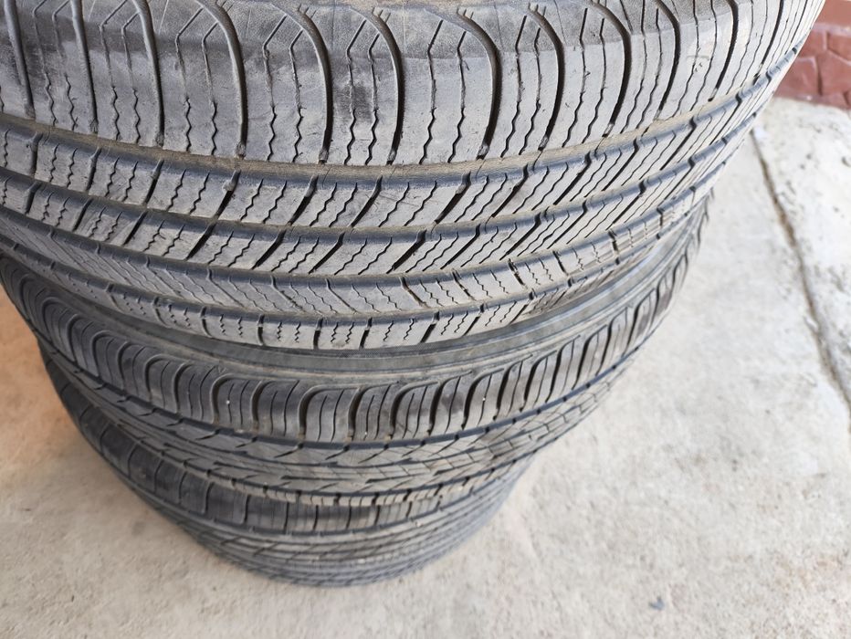 Продам шины Michelin Defender 215/55 R17.
