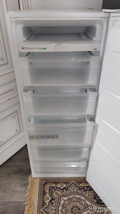 Продам морозильник Midea