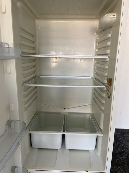 Продам холодильник Indesit