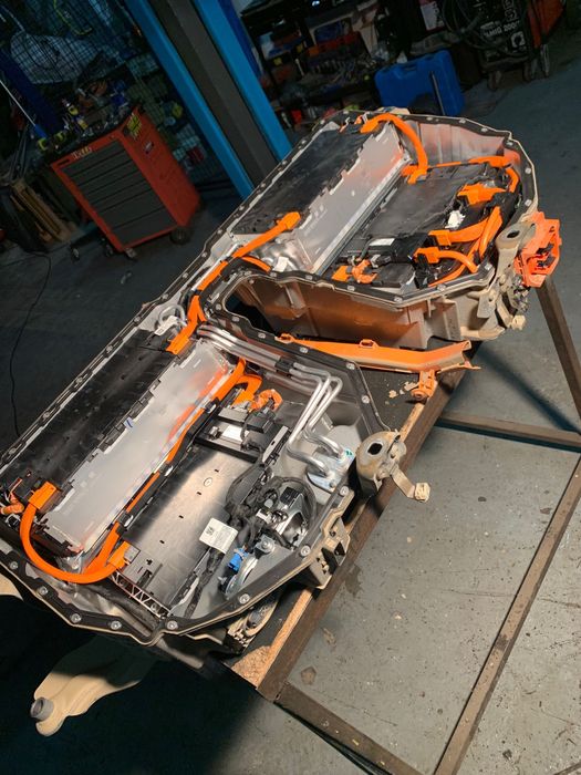 Reparatie calculatoare motor, airbag, confort, ceasuri de bort, BSI