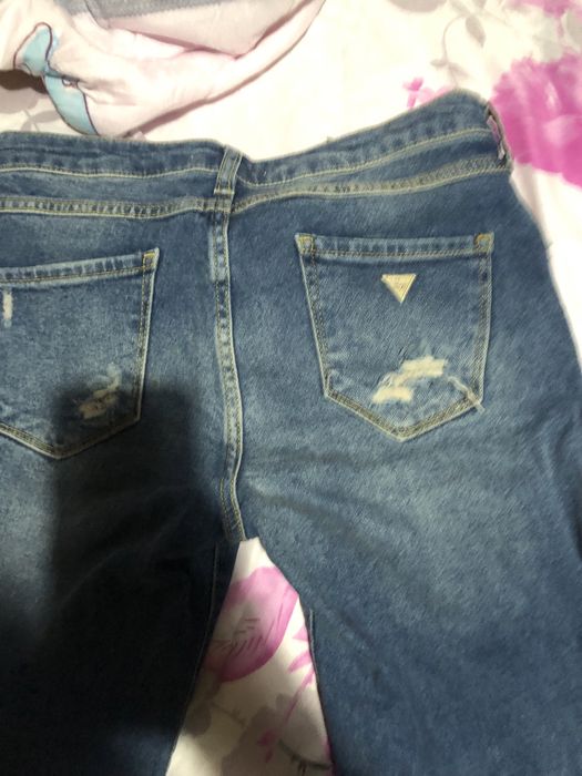 Дънки Guess с перли