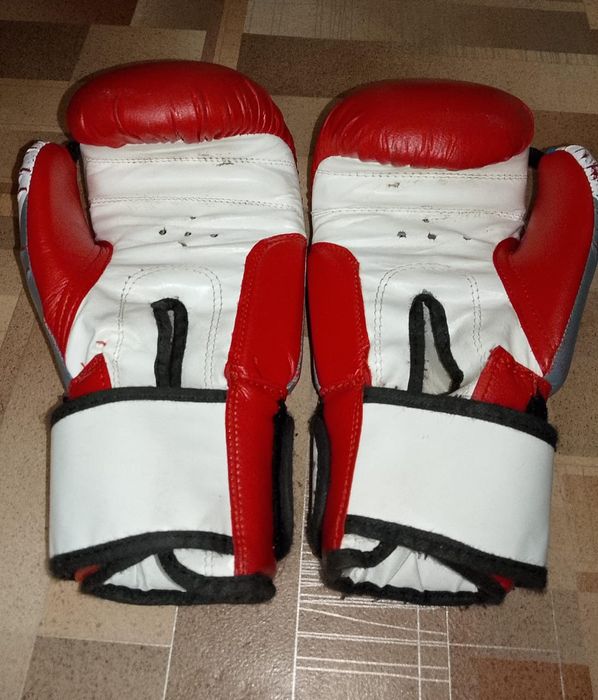 Боксёрские перчатки 12oz