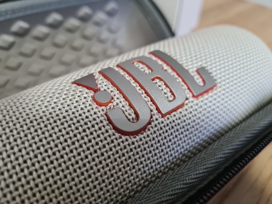 Boxa jbl Harman Flip6 alb/gri, originală !