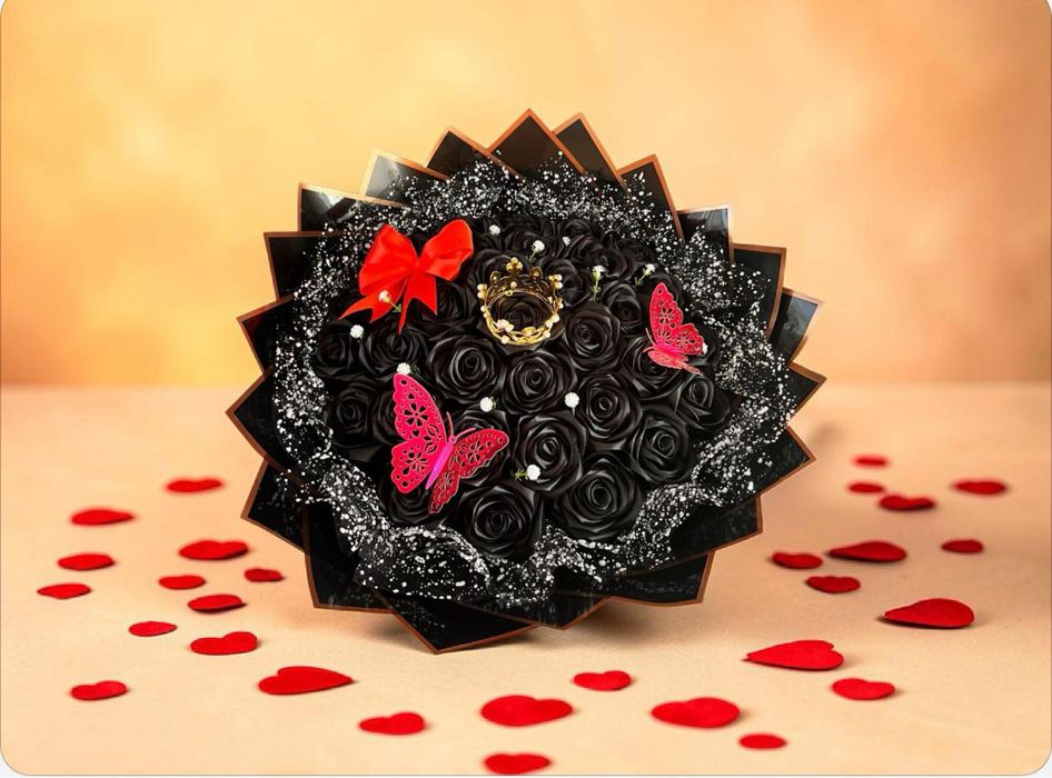 Букет из 33 черных роз.