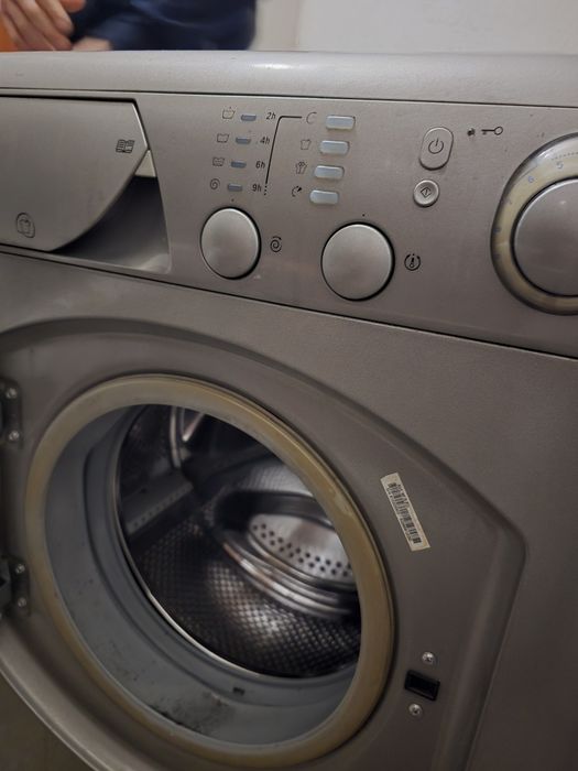 Продавам пералня Ariston