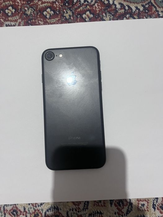 Продам айфон 7 в хорошем состаяние