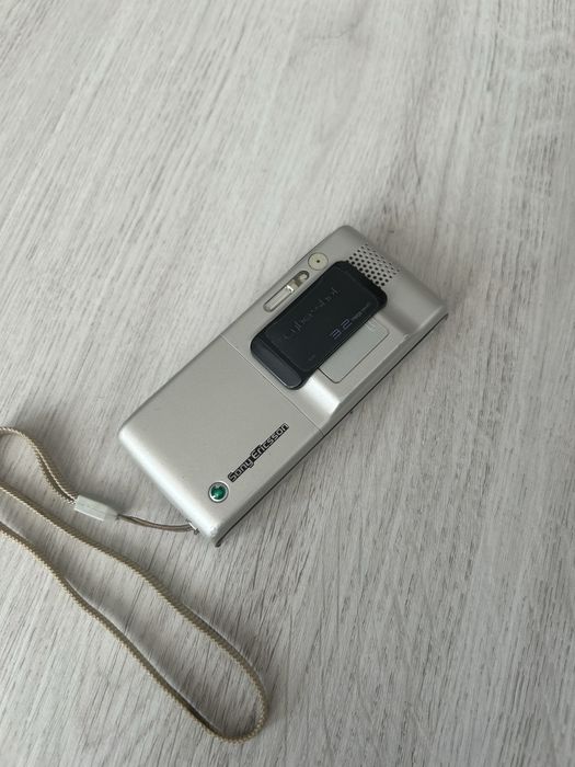 !!RAR !!Sony Ericsson K800i James Bond Casino Royale colectie
