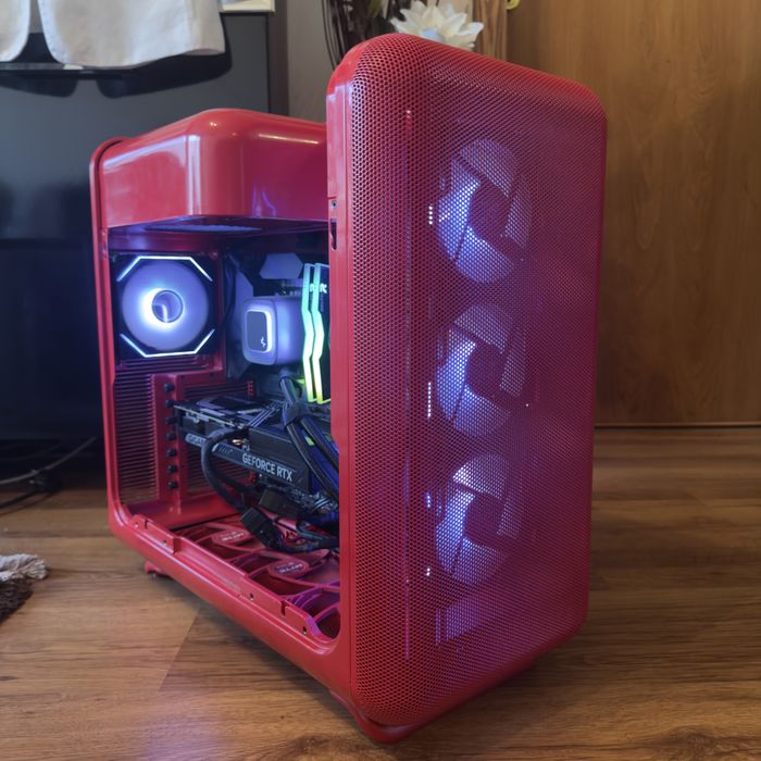 Геймърски компютър/ I7 10700K/Водно/32GB/RTX 5070/1TB SSD+1TB HDD