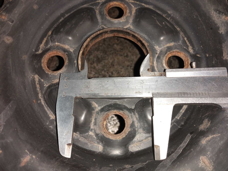 Хюндай. Диски на 13- 4 штуки,б/у