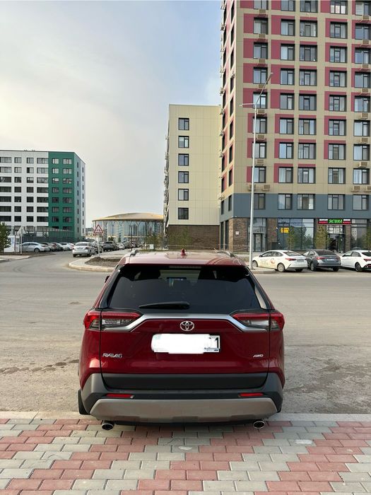 Продам машину Toyota Rav 4