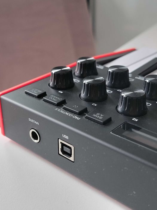 Claviatura / Controller MIDI Akai MPK Mini MK3 – Cutie completă