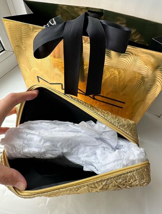 Косметичка MAC в фирменном пакете