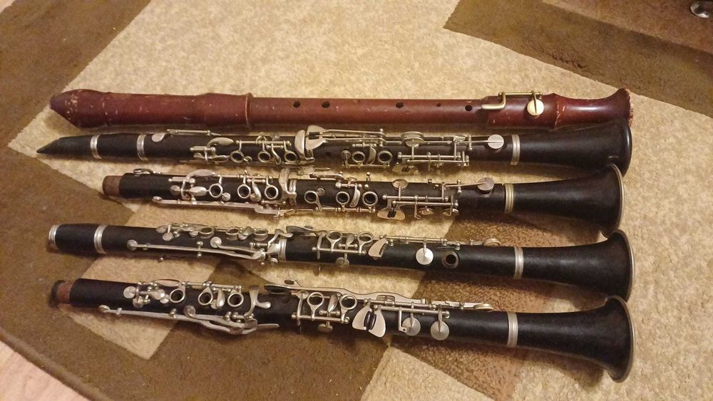 Vand clarinete intregi si  incomplete