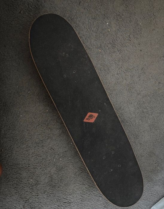Skateboard aproape nou