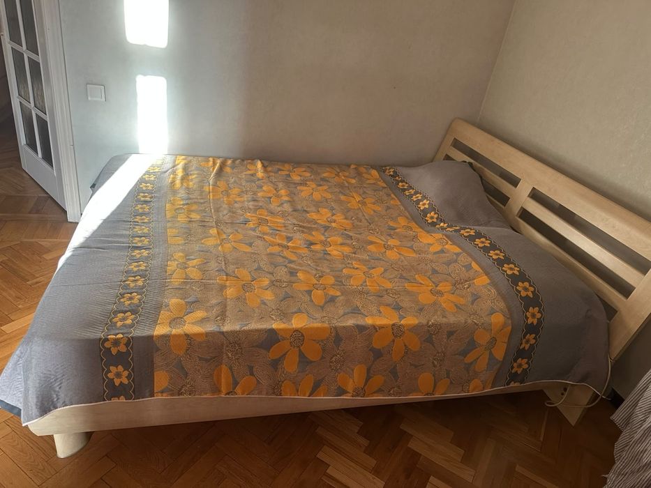 Кровать с матрасом 200 на 160