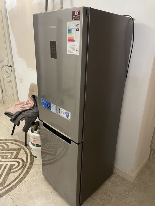 Samsung холодильник почти новый