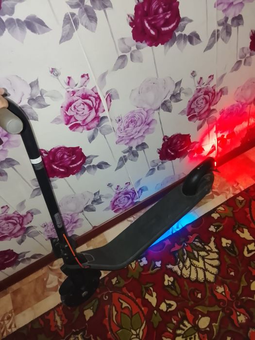 Продам электро самокат ninebot