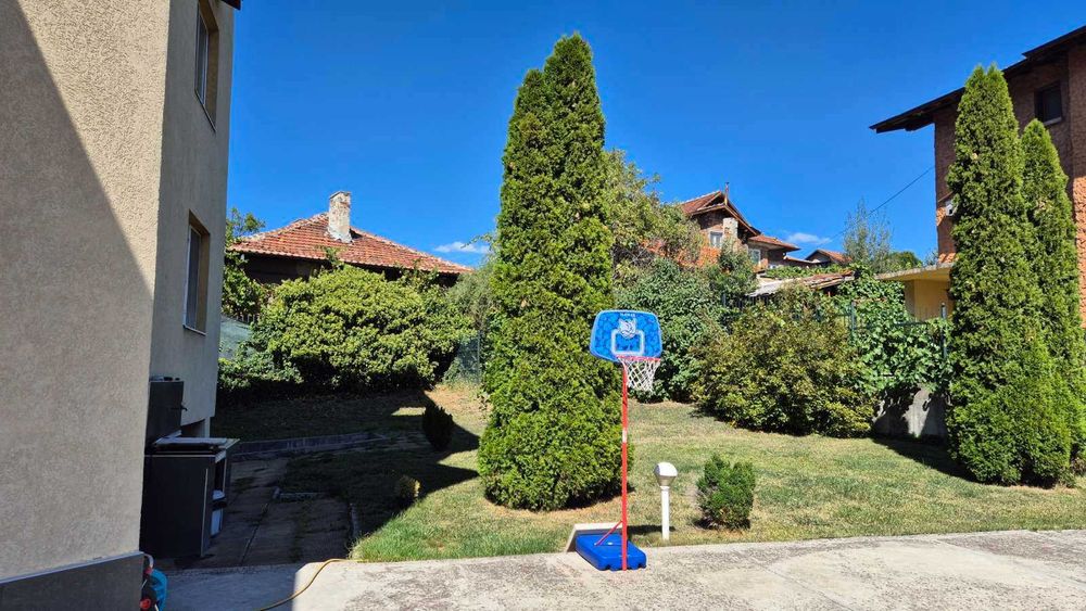 Тристаен тухлен апартамент с гараж в гр. Перник, кв. Димова махала