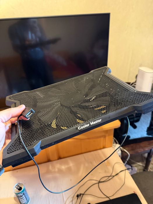 Продавам охлаждане за лаптоп COOLER MASTER с usb
