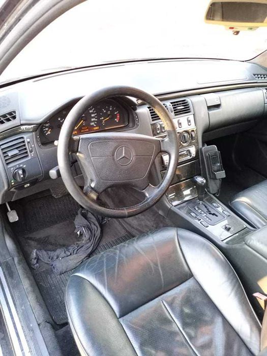 Автомобил Mercedes/ Мерцедес