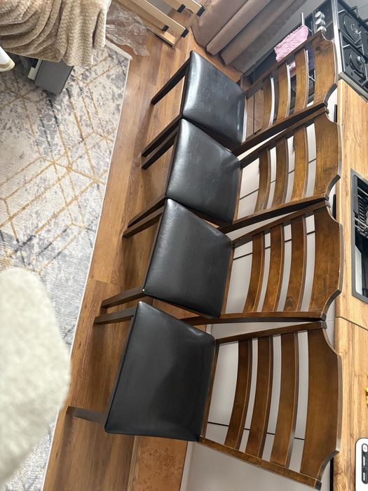 Продам стулья дубовые деревянные