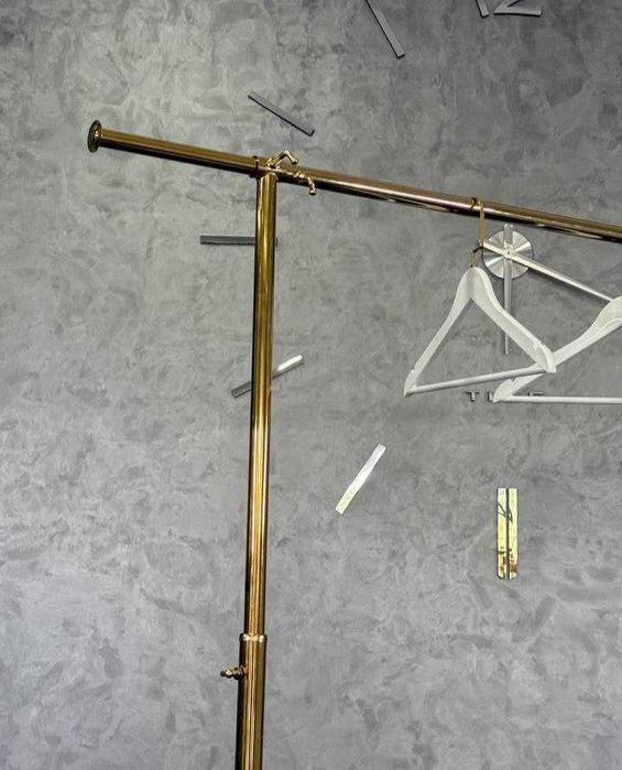 Вешалка напольная для одежды металлическая стойка в спальню garderob