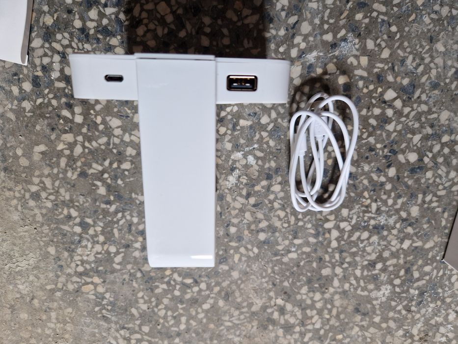 Безжично зарядно за телефон с UV-C УВ лампа стерилизатор, QI 10W, бял