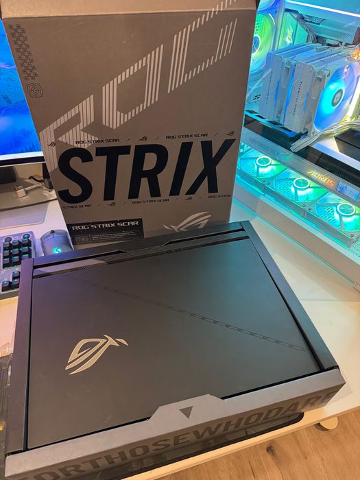 Лаптоп ASUS ROG Strix SCAR 18