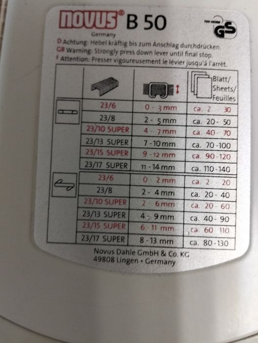Степлер большой, дырокол большой.