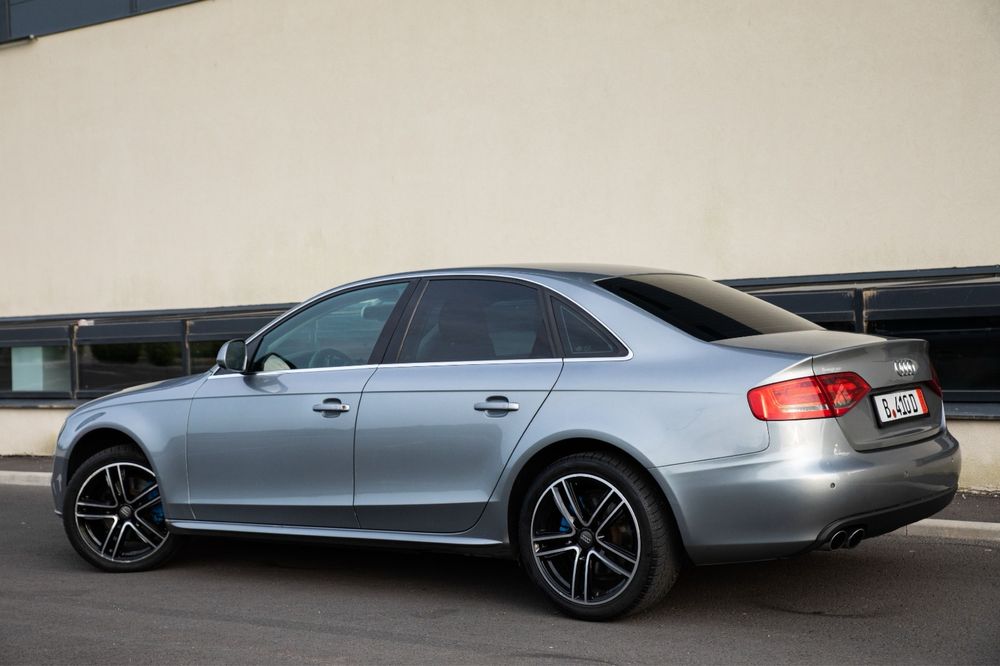 Audi         A4