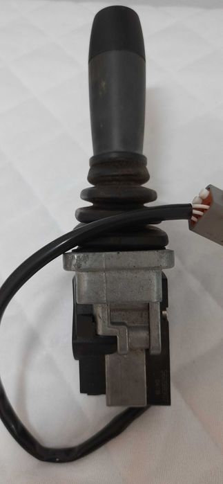 Едноосен джойстик ELOBAU J7H6CA0EA0AAAF01 за товарач и друга техника