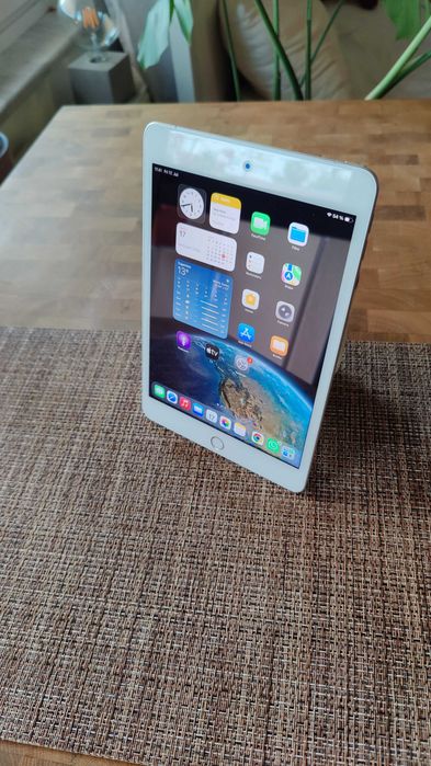 iPad Mini 5 - 256GB - Cellular - White/Silver - отлично състояние