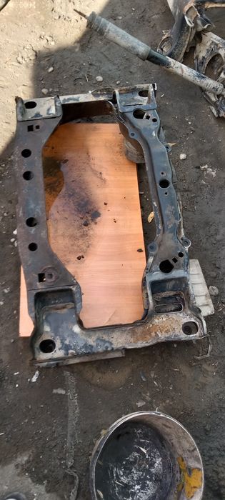 Подрамник Мерседес 210